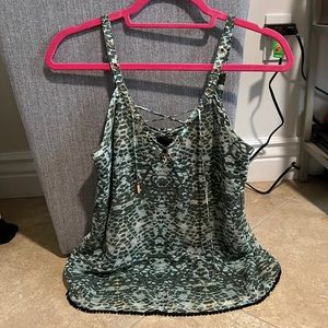 Guess women’s top xs